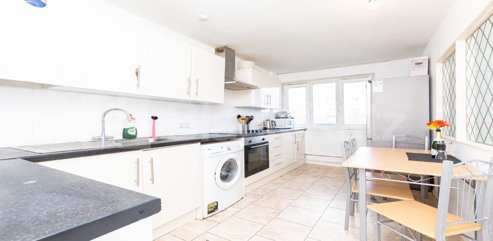 			3 Bedroom, 1 bath, 1 reception Apartment			 Skinner Street , CLARKENWELL EC1
